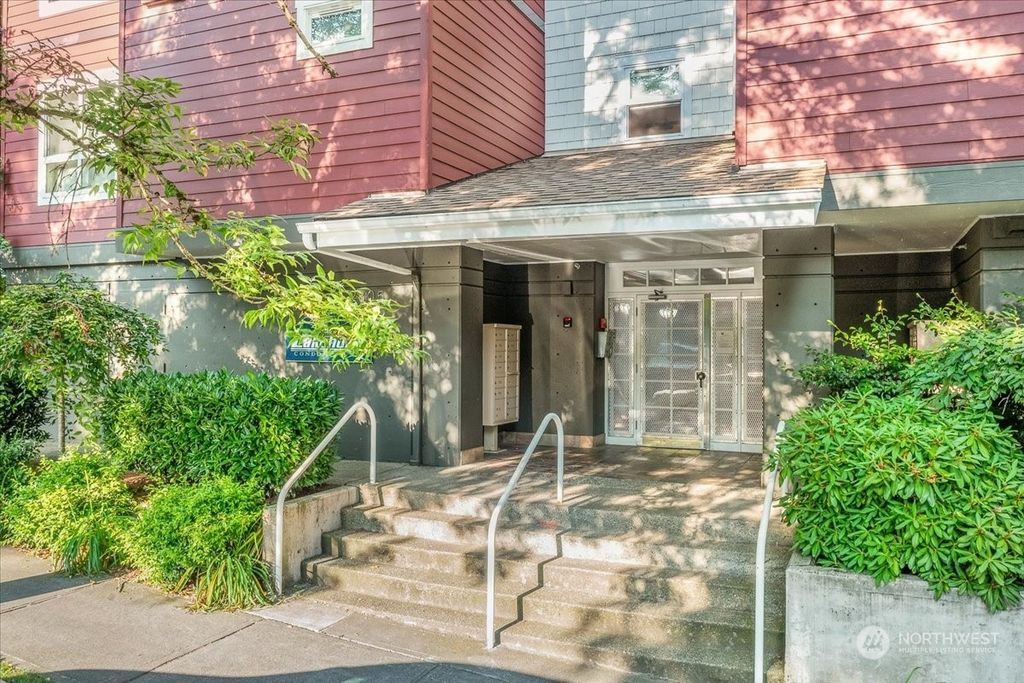 Photo of 2805 NE 125th Street #407, Seattle, WA 98125 (MLS # 2135145)