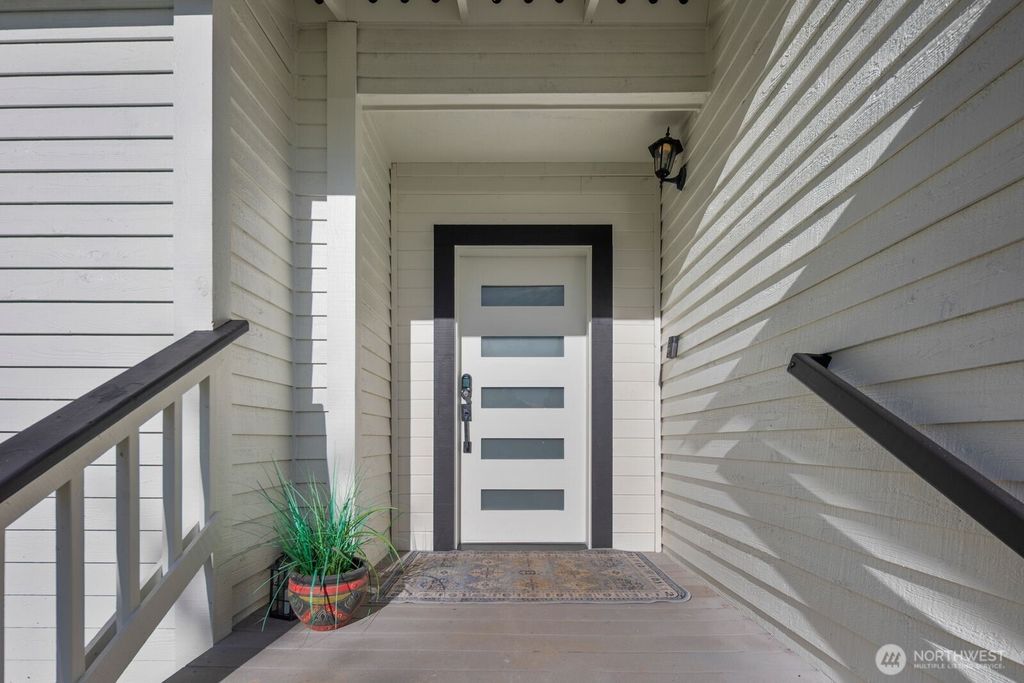 Photo of 36503 2nd Ave Ave SW, Federal Way, WA 98023 (MLS # 2481912)