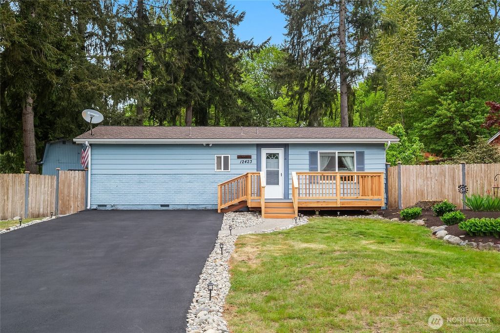 Photo of 12423 18th St ST SE, Lake Stevens, WA 98258 (MLS # 2516536)
