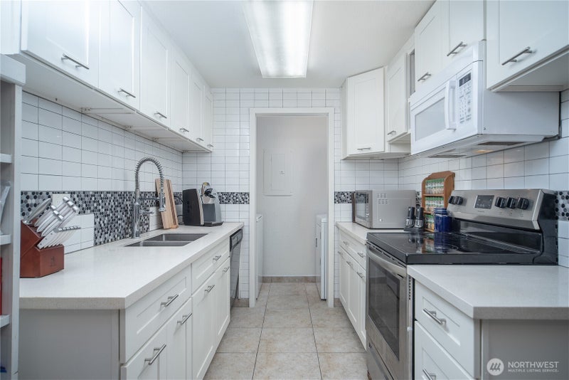 16817 Larch Way D206