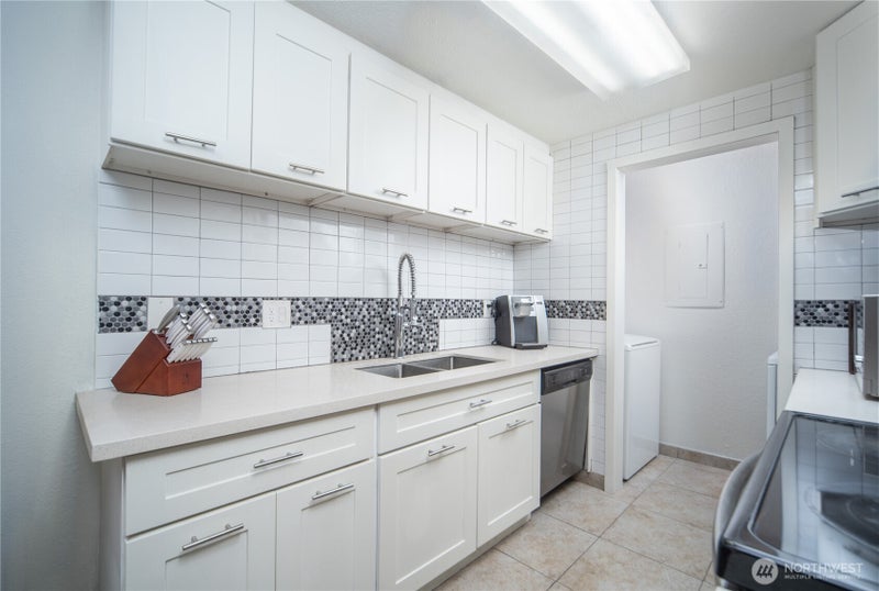 16817 Larch Way D206