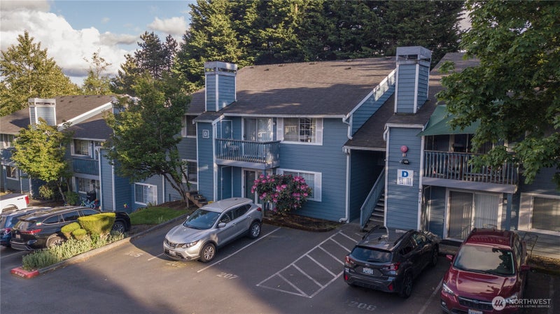 16817 Larch Way D206