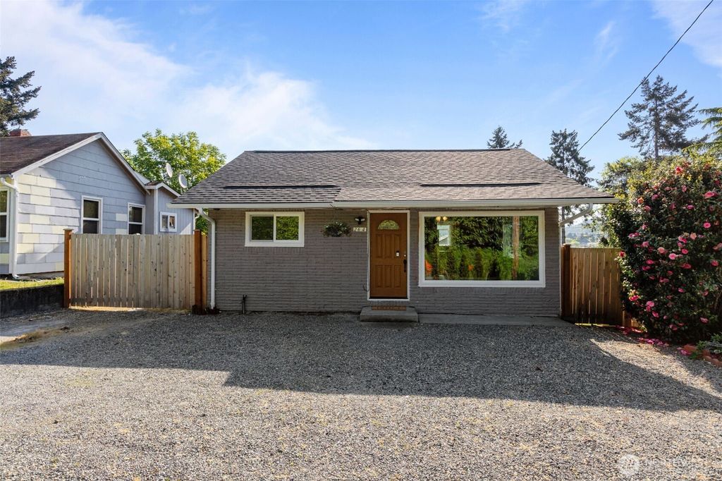Photo of 264 Taylor Ave AVE NW, Renton, WA 98057 (MLS # 2519755)