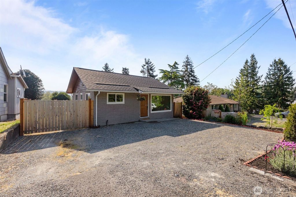 Photo of 264 Taylor Ave AVE NW, Renton, WA 98057 (MLS # 2519755)