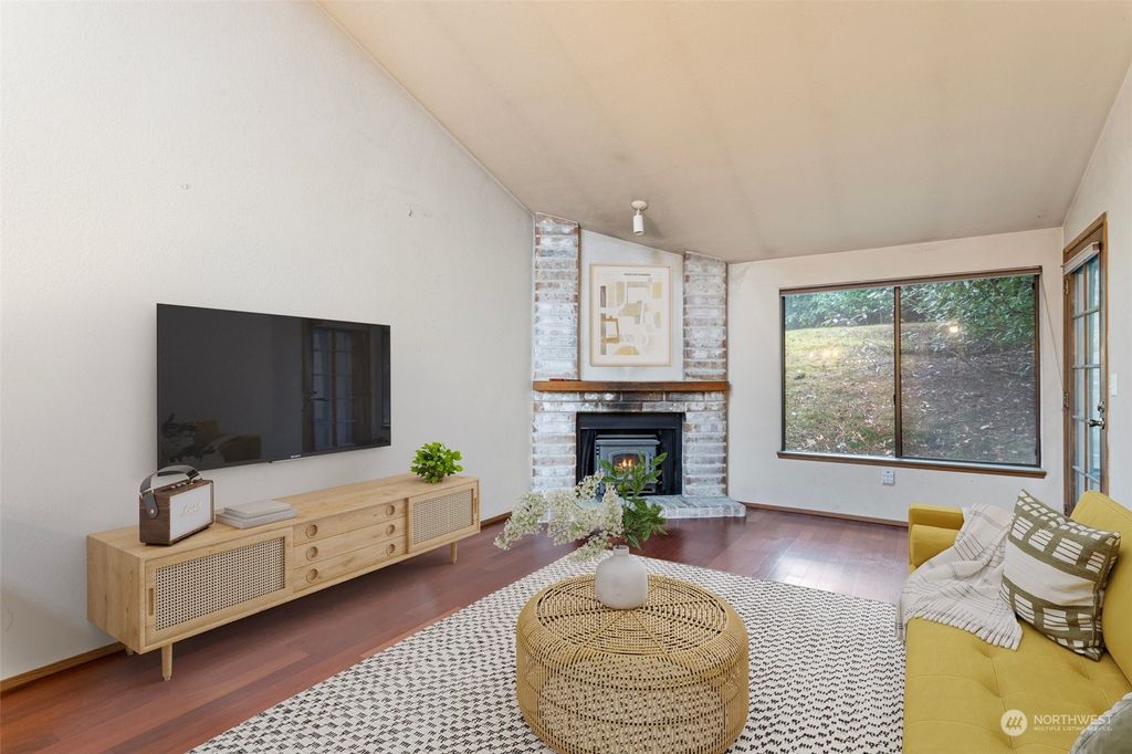 Photo of 15919 42nd NE Street, Redmond, WA 98052 (MLS # 2313413)