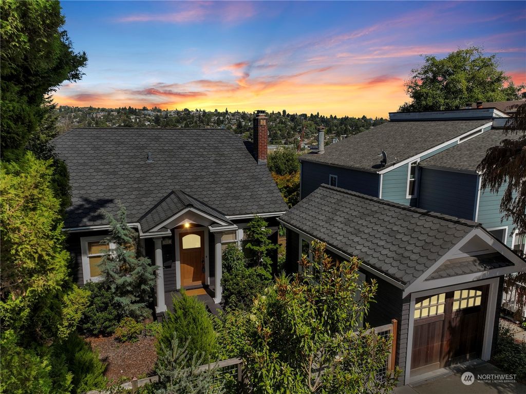 Photo of 900 W Emerson Street, Seattle, WA 98119 (MLS # 2281020)