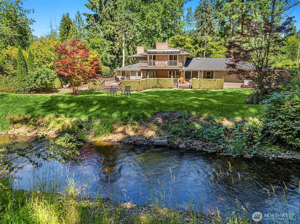 Photo of 1201 Sycamore Drive SE, Issaquah, WA 98027 (MLS # 2407926)