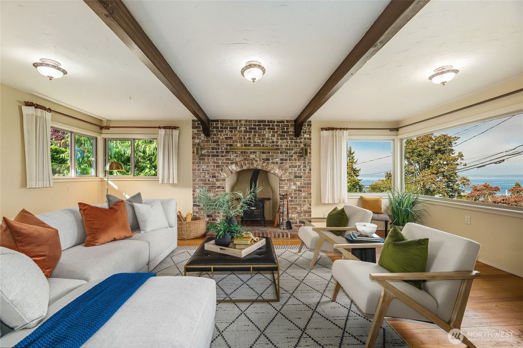 Photo of 4515 SW 100th Street, Seattle, WA 98146 (MLS # 2436879)