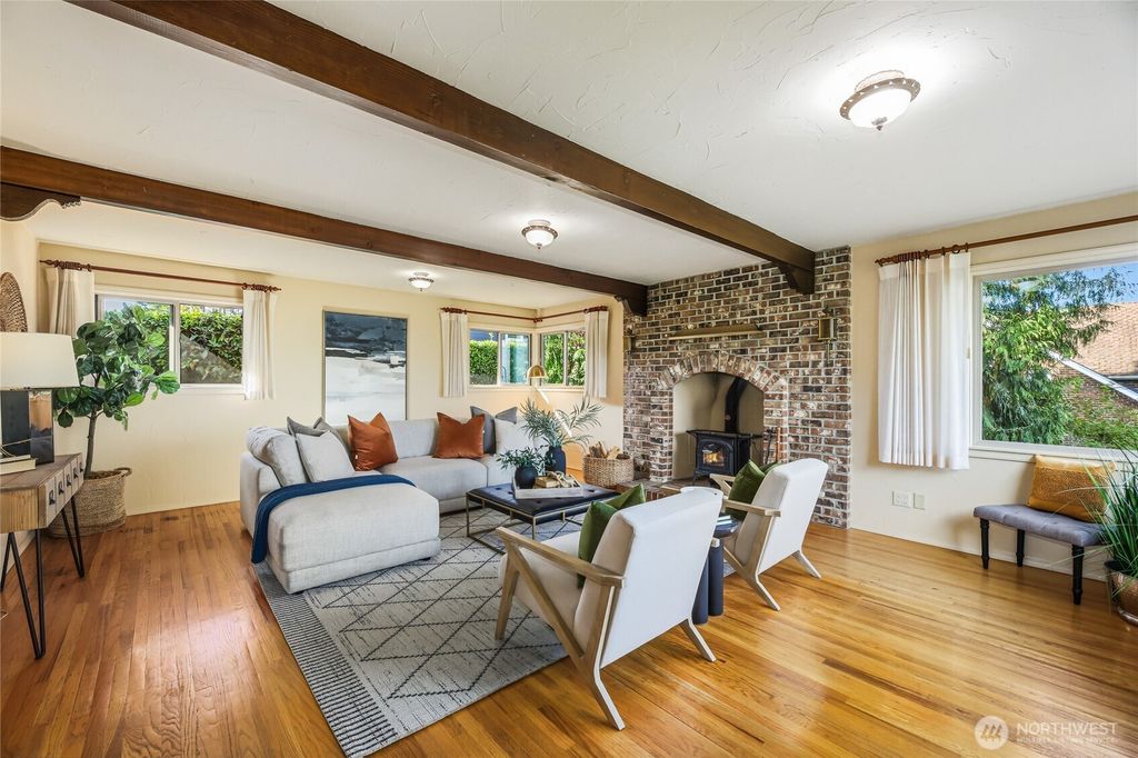 Photo of 4515 SW 100th Street, Seattle, WA 98146 (MLS # 2436879)