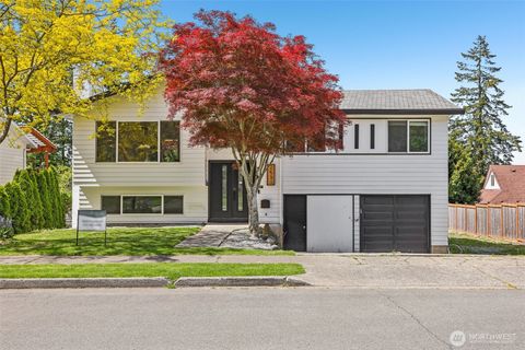 Photo of 2531 Smithers Avenue S, Renton, WA 98055 (MLS # 2457632)