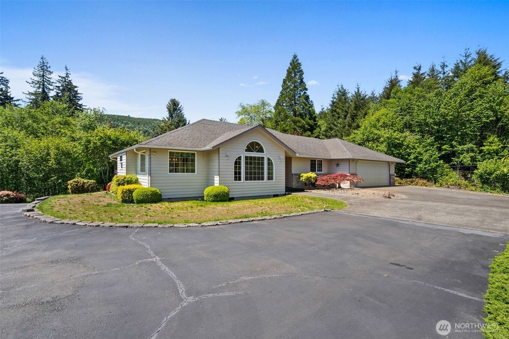 Photo of 1620 Prospect Street, Raymond, WA 98577 (MLS # 2526856)