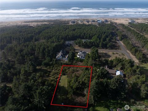 Photo of 606 W Claymore Lane, Westport, WA 98595 (MLS # 2477998)
