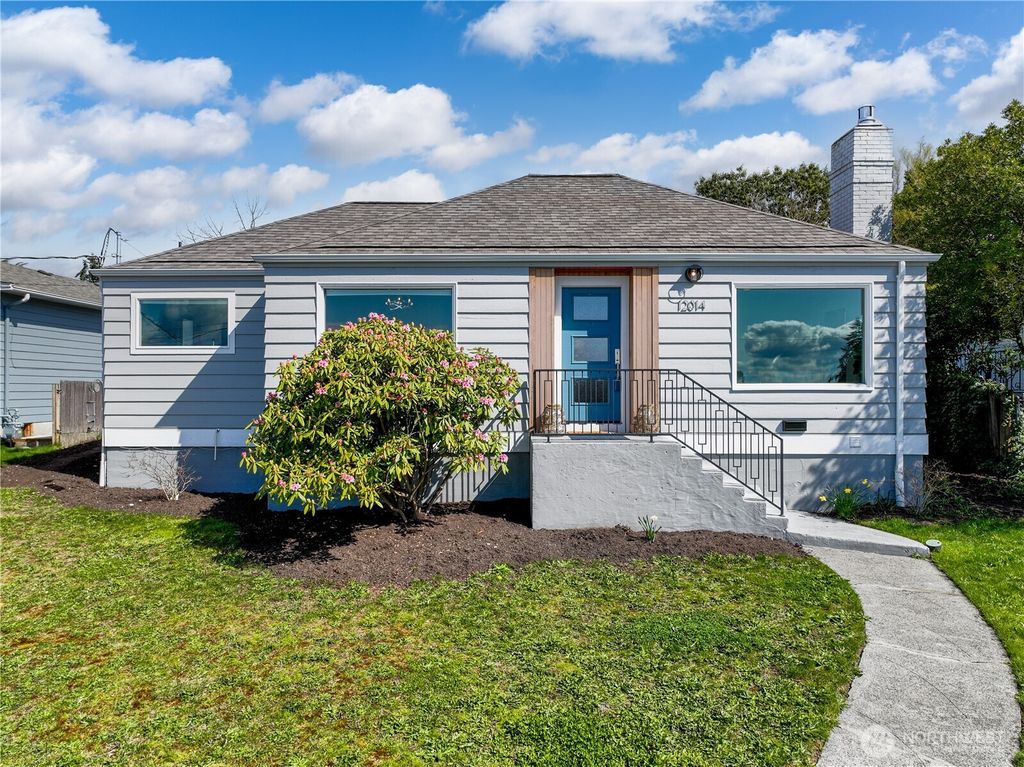 Photo of 12014 Palatine Avenue N, Seattle, WA 98133 (MLS # 2340153)