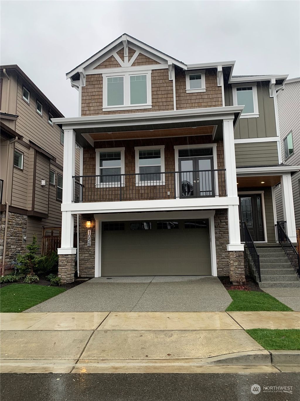 Photo of 1058 Westridge Way NE, Issaquah, WA 98029 (MLS # 2188277)