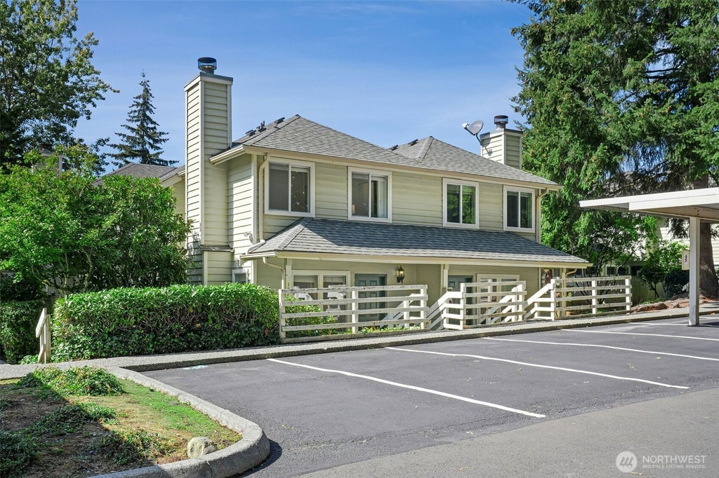 Photo of 12737 NE 132nd Street, Kirkland, WA 98034 (MLS # 2580776)
