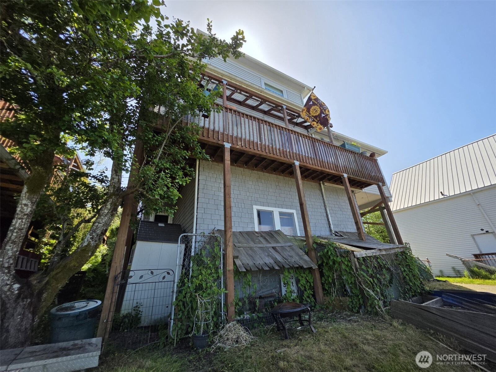 513 W 1st Street