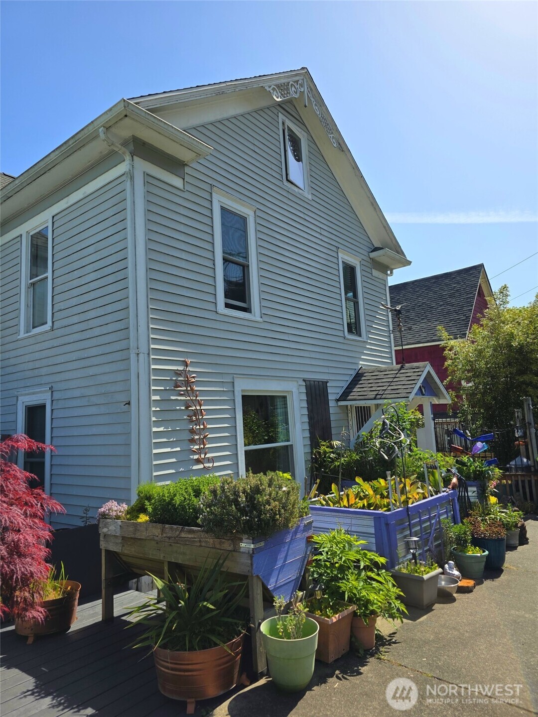 513 W 1st Street