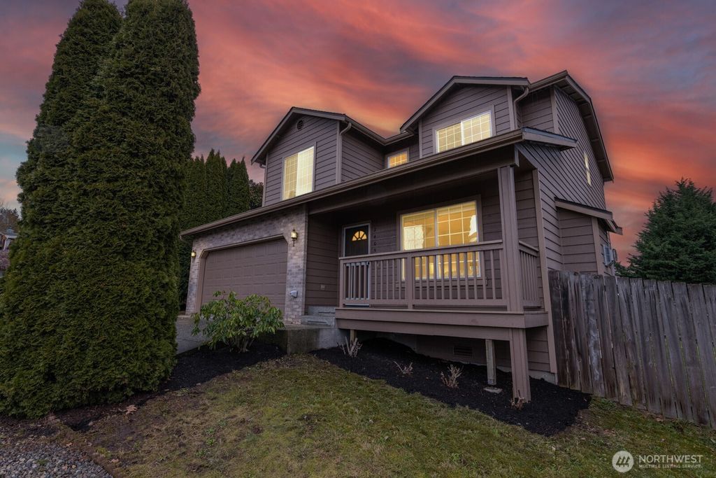 Photo of 2405 NE 17th Place, Renton, WA 98056 (MLS # 2333557)