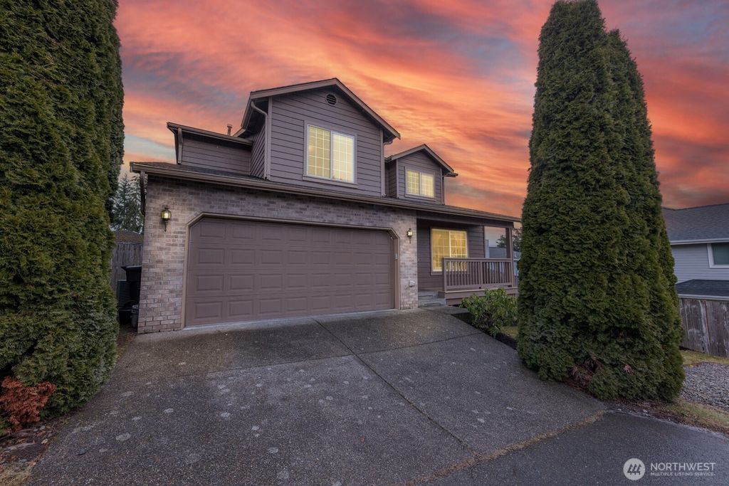 Photo of 2405 NE 17th Place, Renton, WA 98056 (MLS # 2333557)