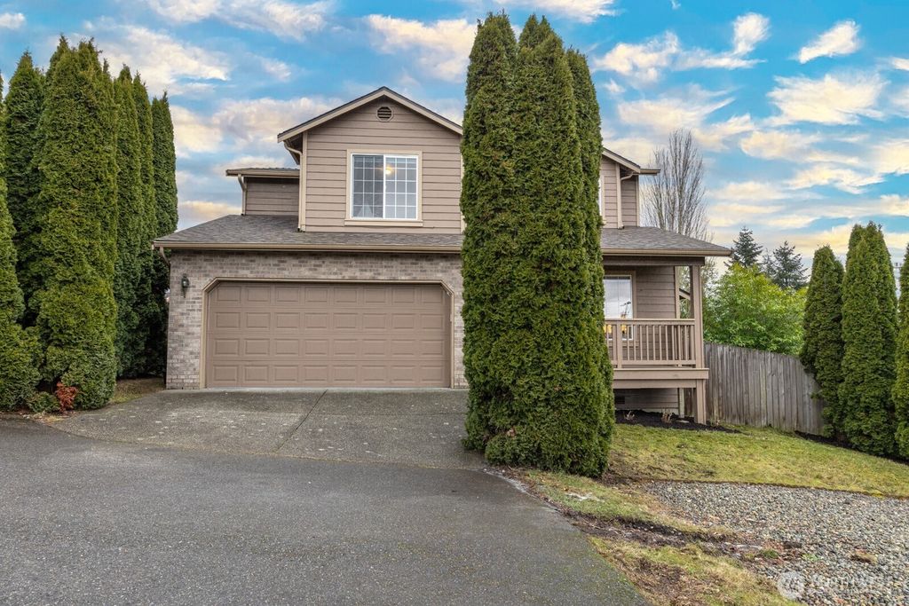 Photo of 2405 NE 17th Place, Renton, WA 98056 (MLS # 2333557)