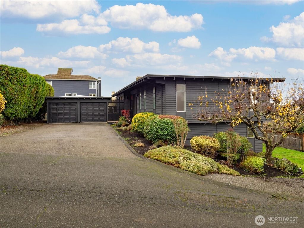 Photo of 2631 NW 205th Street, Shoreline, WA 98177 (MLS # 2459579)