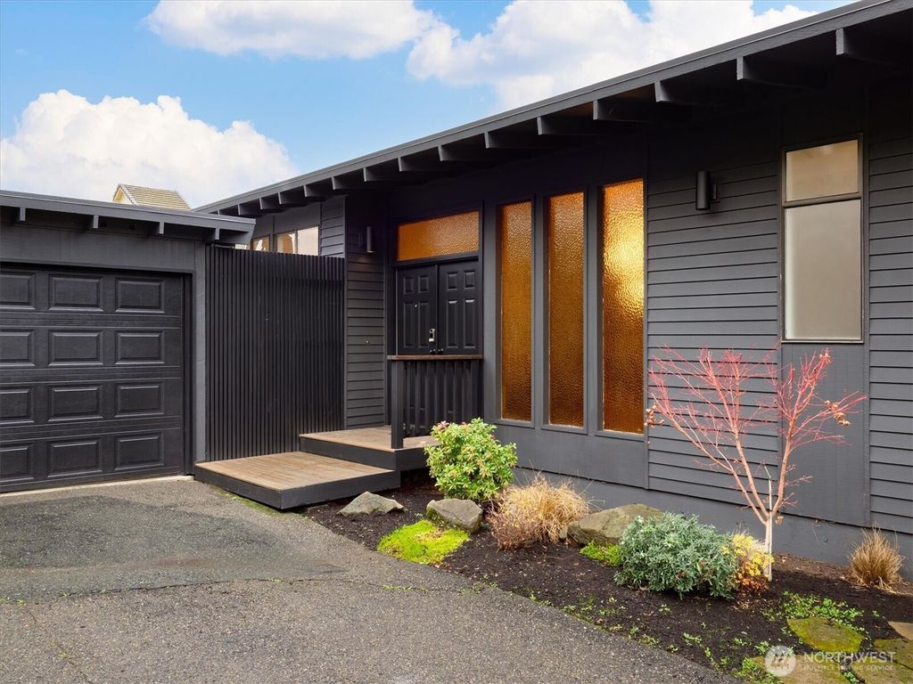 Photo of 2631 NW 205th Street, Shoreline, WA 98177 (MLS # 2459579)