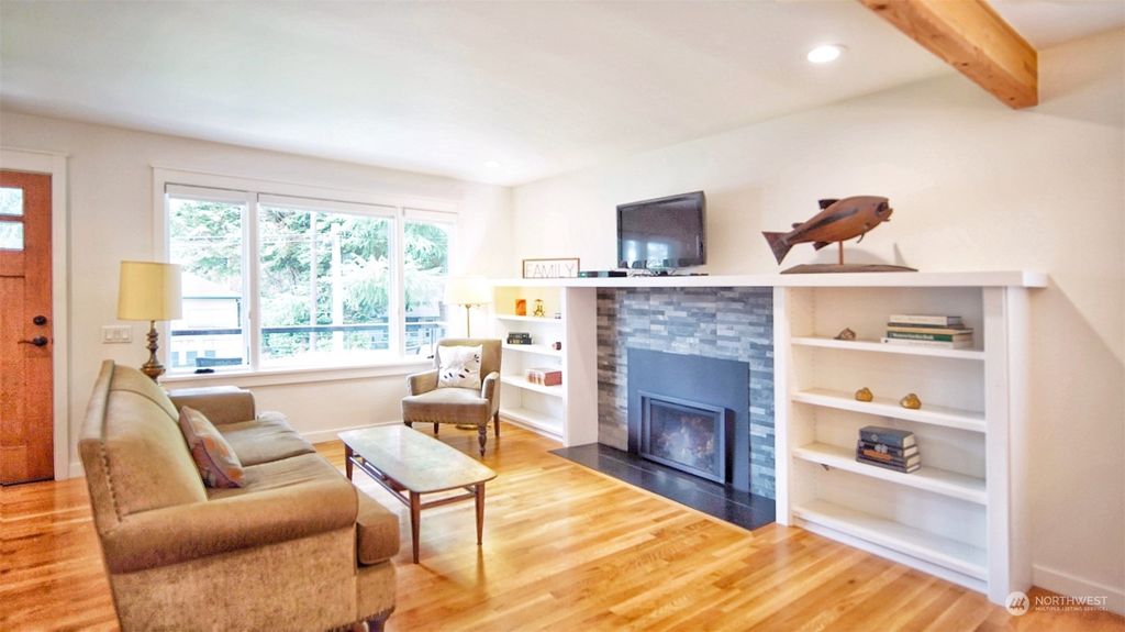 Photo of 11542 39th Avenue NE, Seattle, WA 98125 (MLS # 2286619)