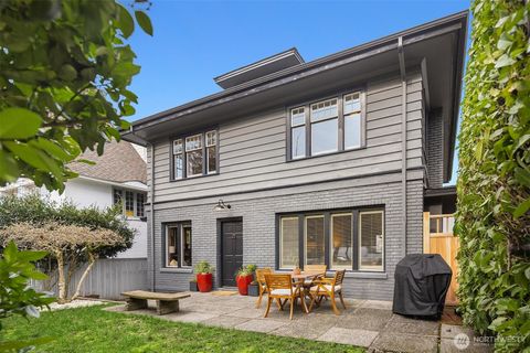 Photo of 1208 E Newton Street, Seattle, WA 98102 (MLS # 2475981)
