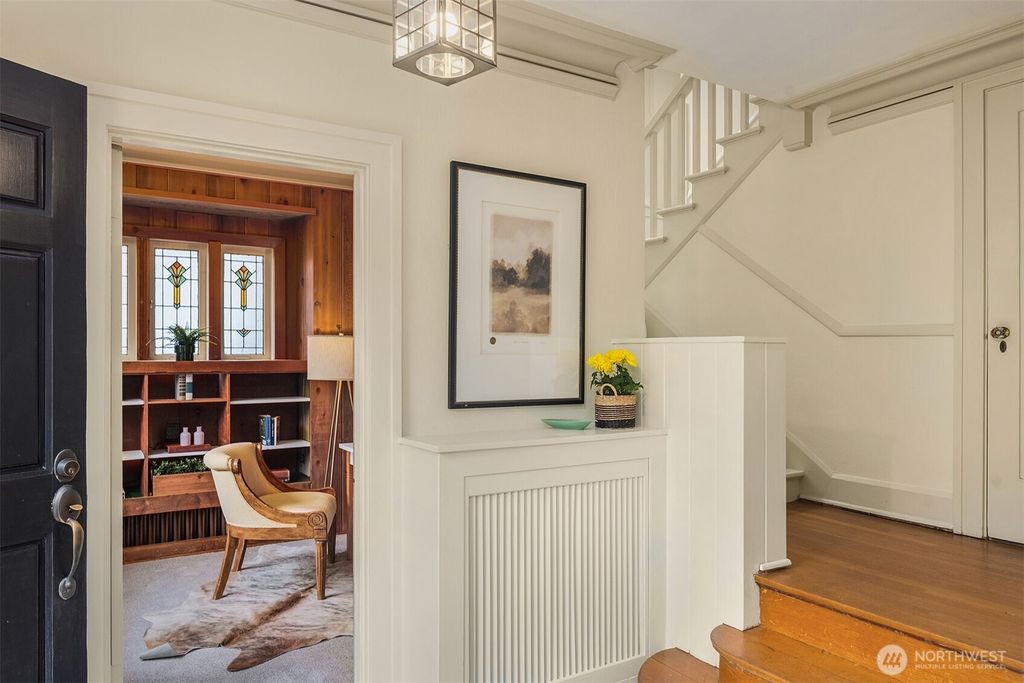 Photo of 1208 E Newton Street, Seattle, WA 98102 (MLS # 2475981)