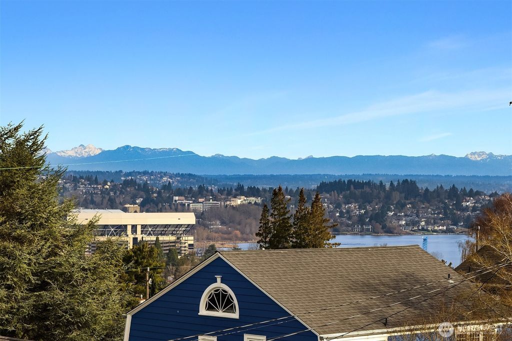 Photo of 1208 E Newton Street, Seattle, WA 98102 (MLS # 2475981)