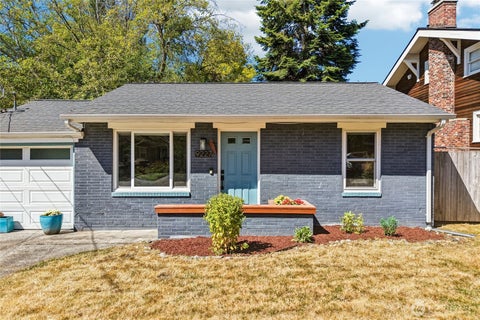 Photo of 9227 Palatine Avenue N, Seattle, WA 98103 (MLS # 2564938)