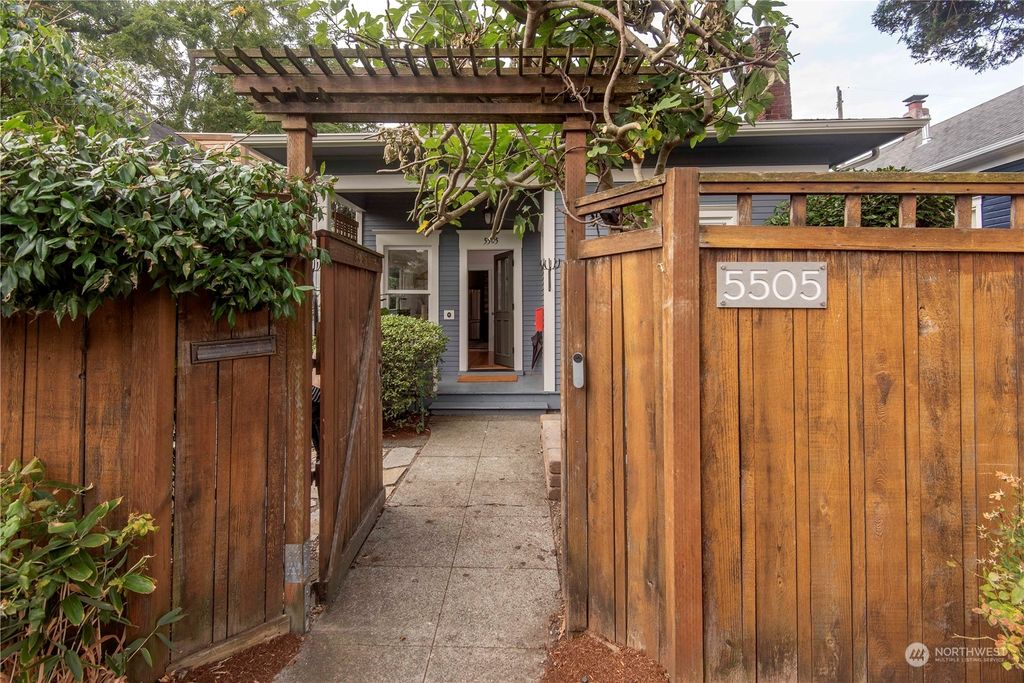 Photo of 5505 Brooklyn Avenue NE, Seattle, WA 98105 (MLS # 1996492)