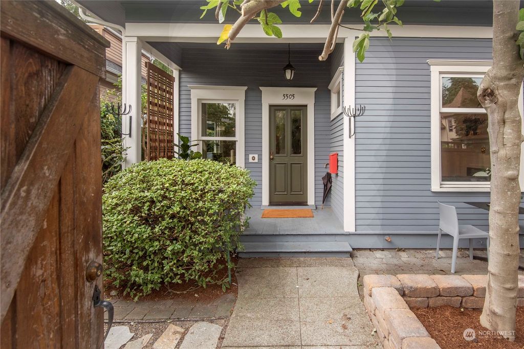 Photo of 5505 Brooklyn Avenue NE, Seattle, WA 98105 (MLS # 1996492)