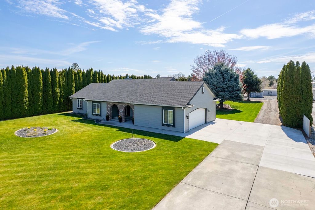 Photo of 11765 Chris Drive NE, Moses Lake, WA 98837 (MLS # 2504075)