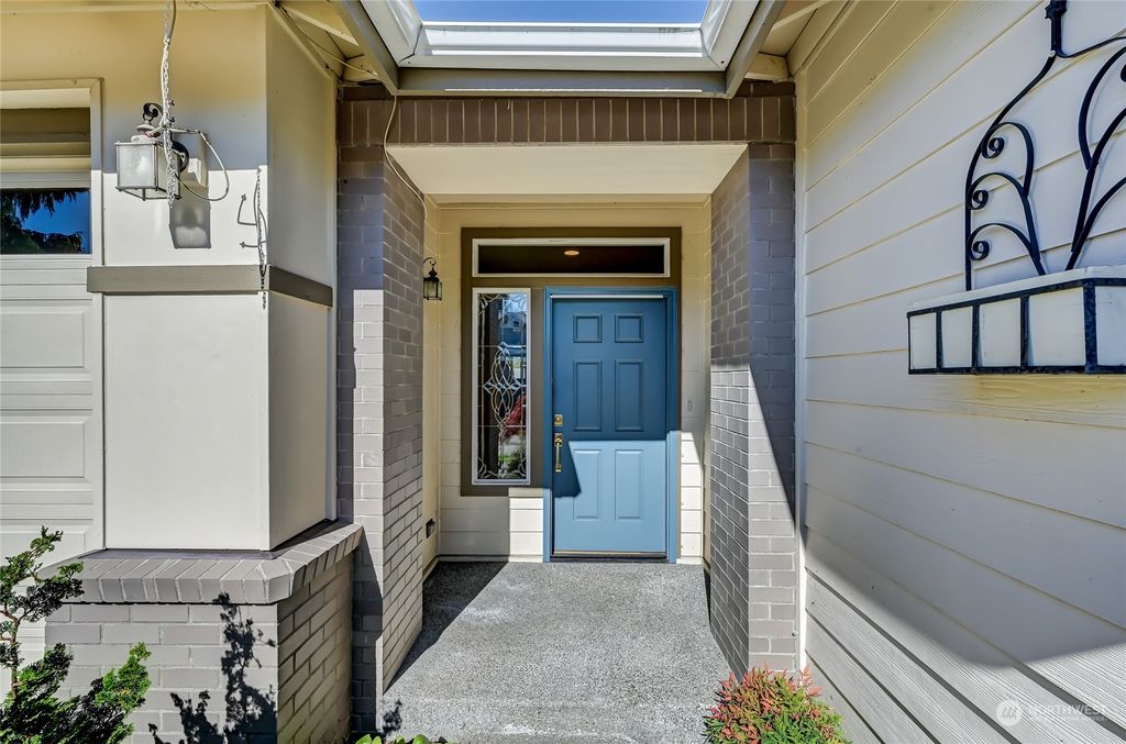 Photo of 23128 NE 127th Way, Redmond, WA 98053 (MLS # 2168782)