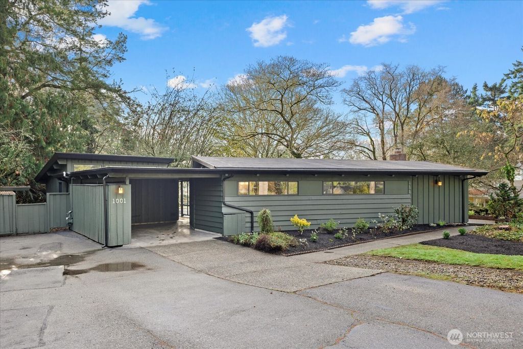 Photo of 1001 NW 175th Street, Shoreline, WA 98177 (MLS # 2458734)