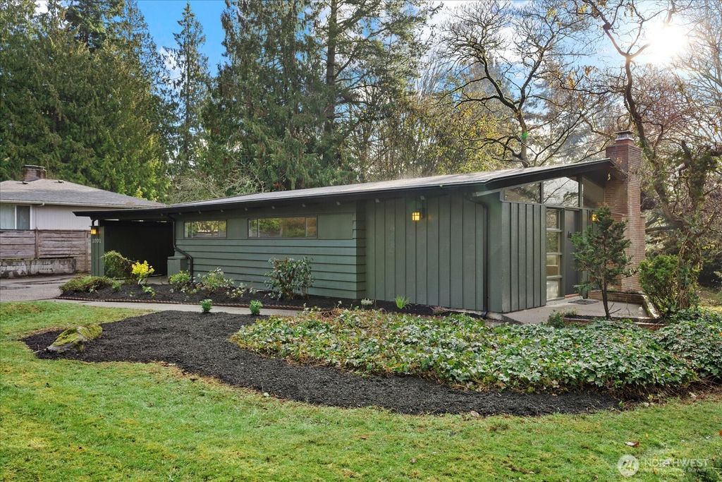 Photo of 1001 NW 175th Street, Shoreline, WA 98177 (MLS # 2458734)