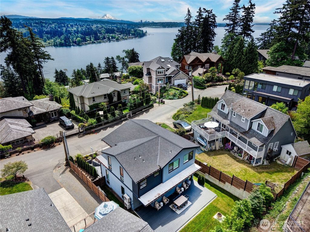 Photo of 11855 89th Place NE, Kirkland, WA 98034 (MLS # 2509016)