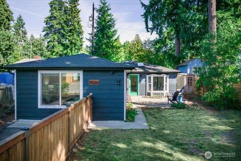 Photo of 14346 Interlake Avenue N, Seattle, WA 98133 (MLS # 2580924)