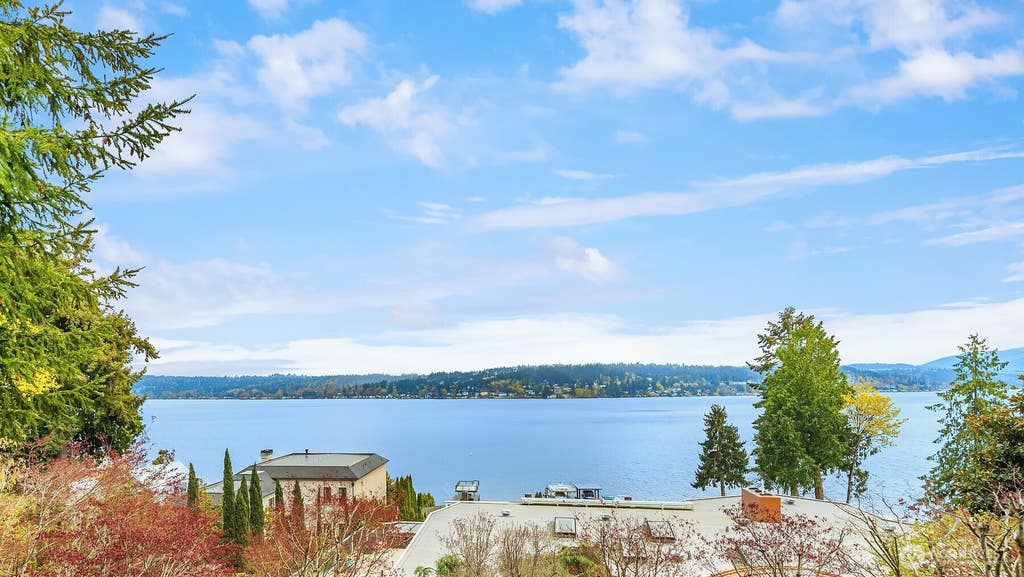 Photo of 1848 W Lake Sammamish Parkway SE, Bellevue, WA 98008 (MLS # 2569850)