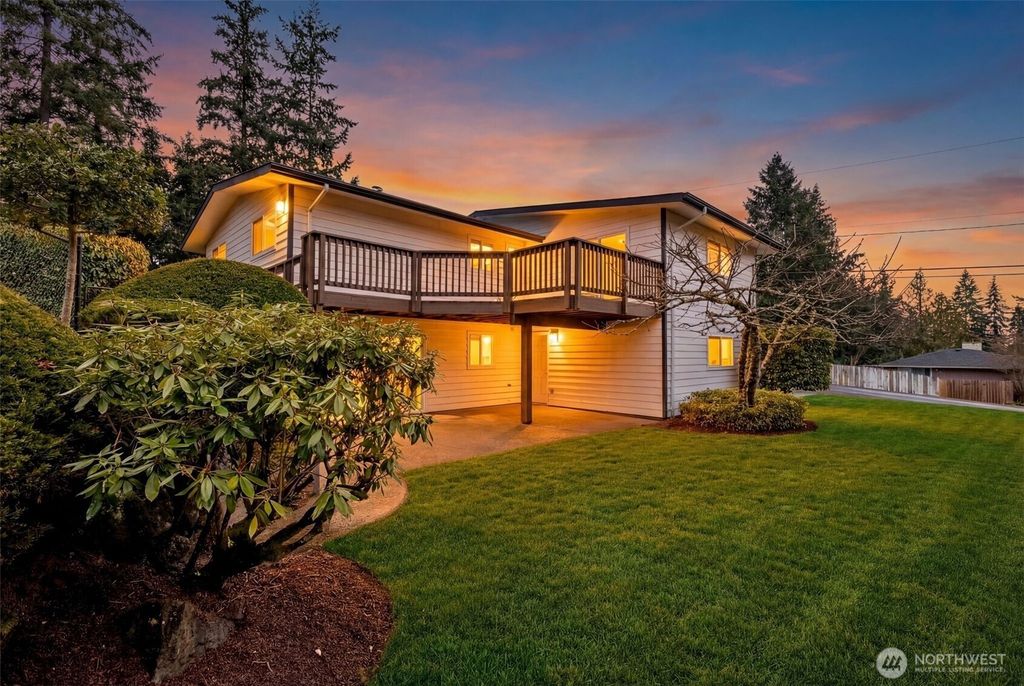 Photo of 1324 E Walnut Street, Kent, WA 98030 (MLS # 2482482)