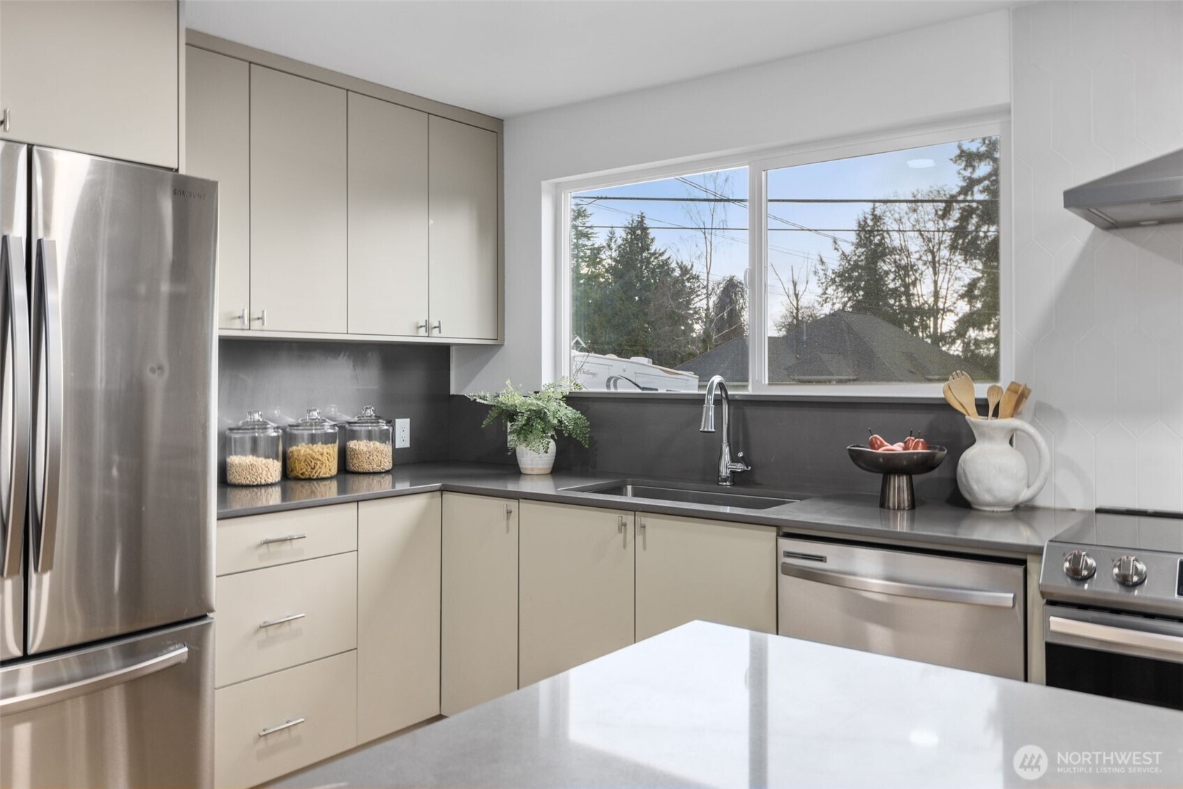 1324 E Walnut Street