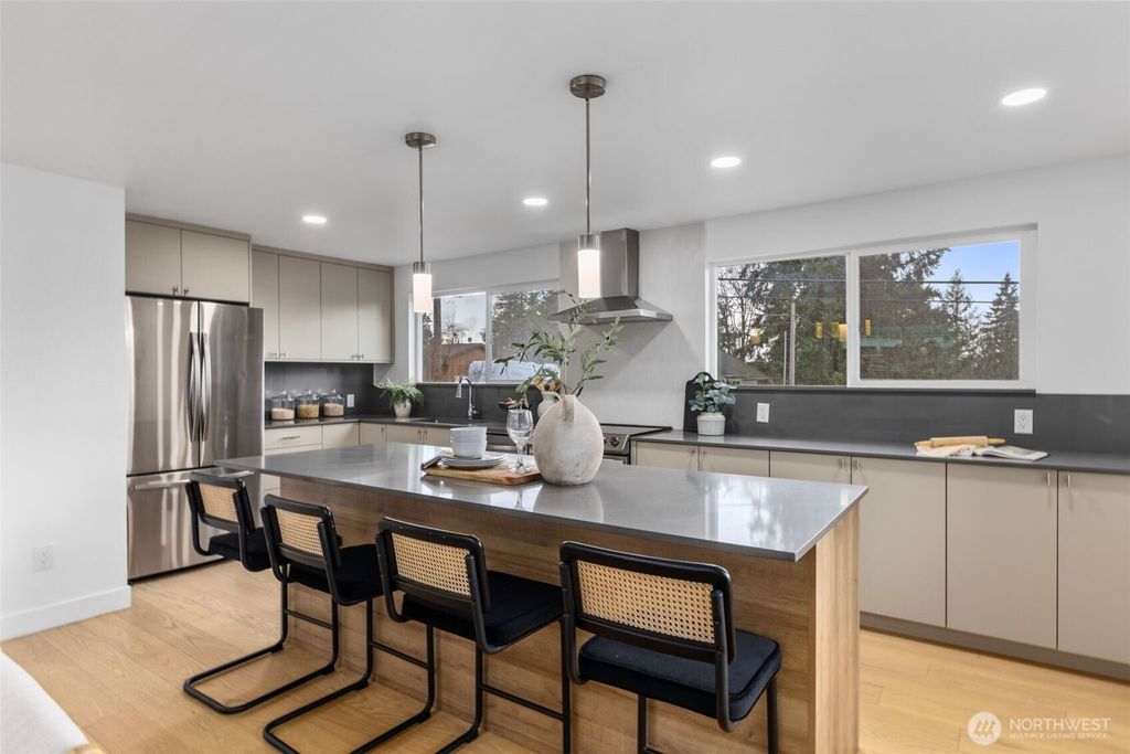 Photo of 1324 E Walnut Street, Kent, WA 98030 (MLS # 2482482)