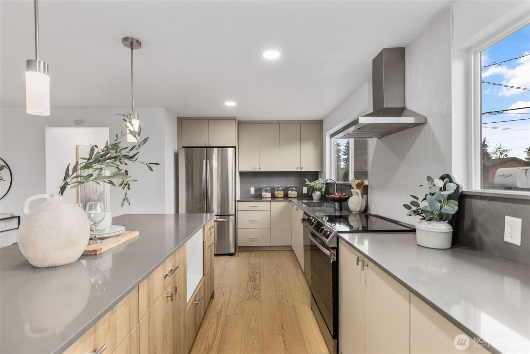 1324 E Walnut Street