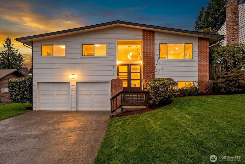 Photo of 1324 E Walnut Street, Kent, WA 98030 (MLS # 2482482)