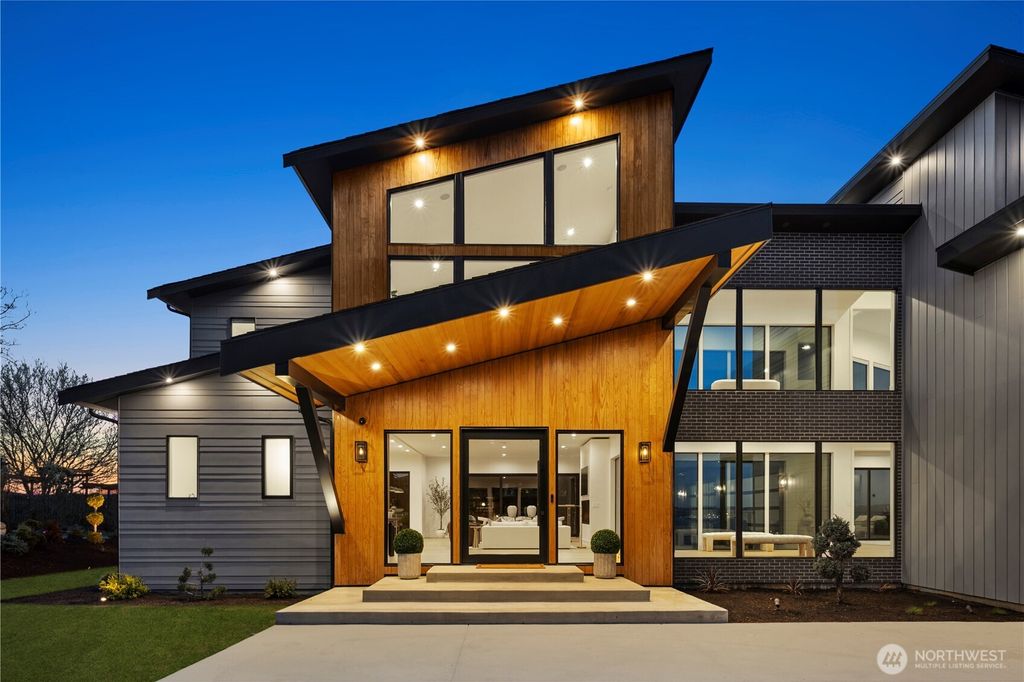 Photo of 29816 23rd Avenue SW, Federal Way, WA 98023 (MLS # 2486919)