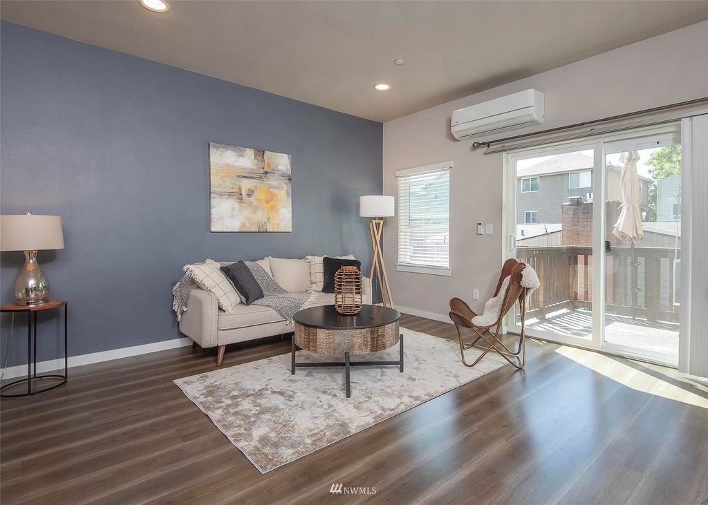 Photo of 16201 Meadow Road #B2, Lynnwood, WA 98087 (MLS # 1968621)