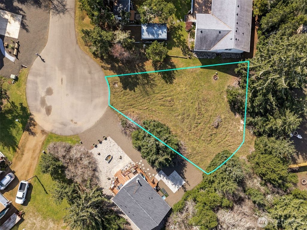 Photo of 844 Salal Court SW, Ocean Shores, WA 98569 (MLS # 2493463)