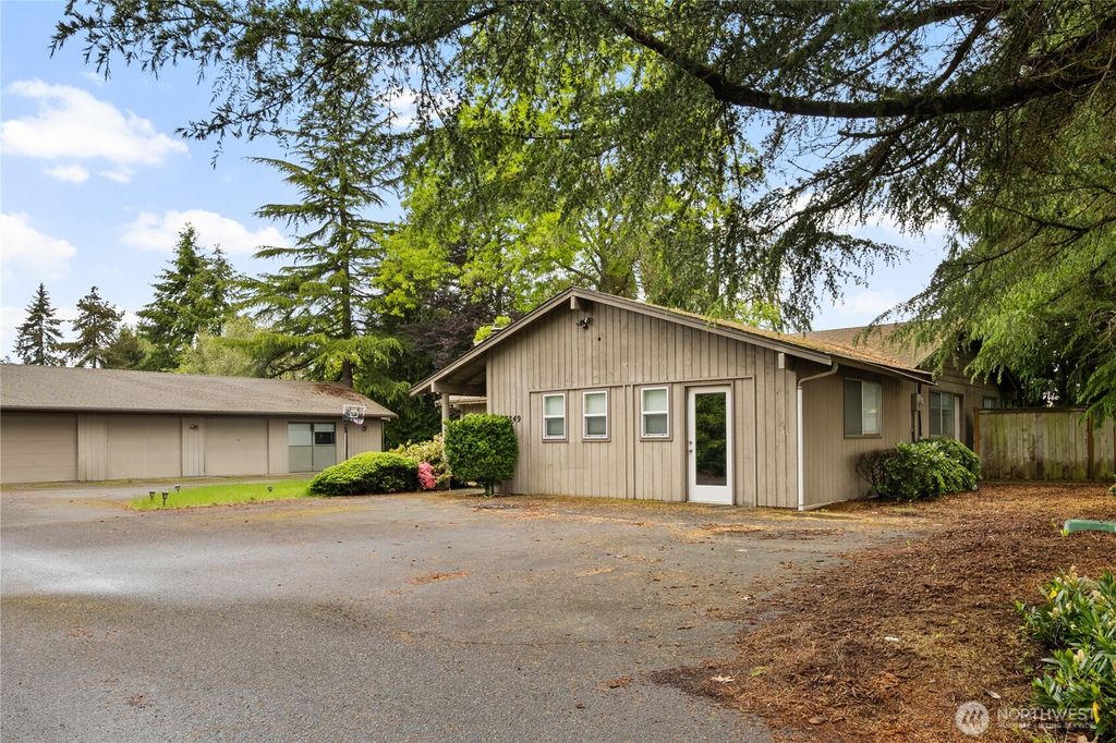 Photo of 13849 SE 10th Street, Bellevue, WA 98005 (MLS # 2378578)