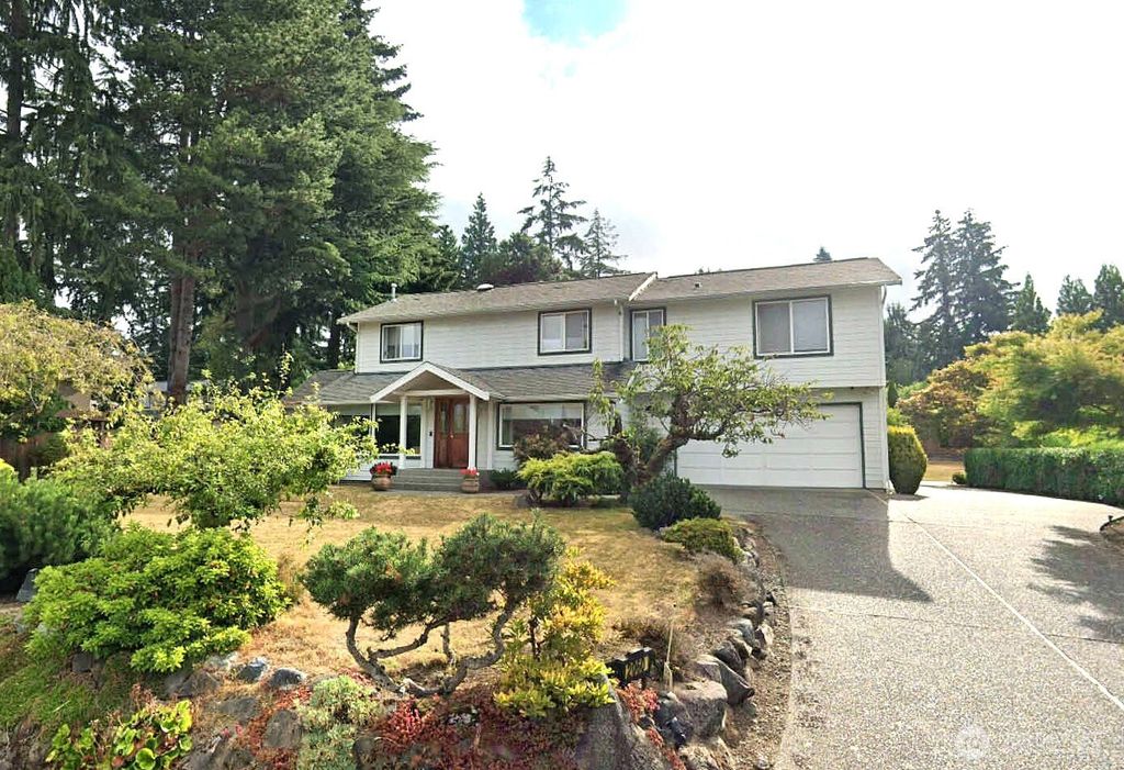 Photo of 2060 90th Place NE, Clyde Hill, WA 98004 (MLS # 2345617)